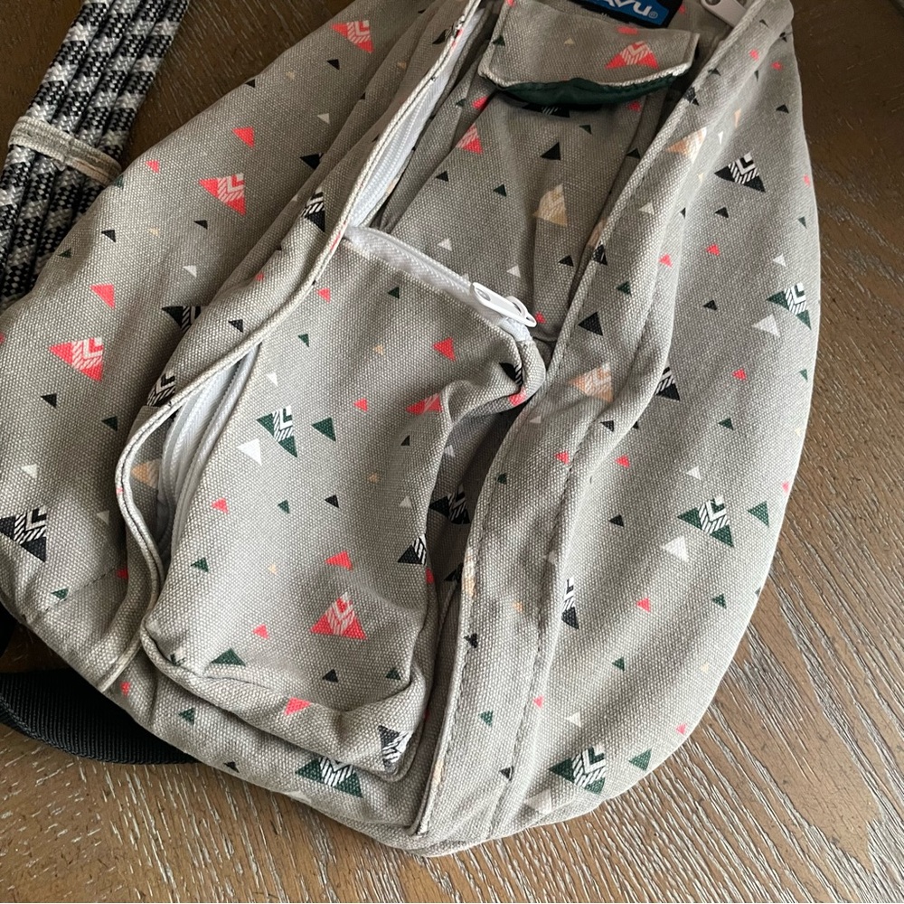 KAVU Rope Sling Bag Spearhead Traingles Print light gray canvas gorpcore comfy - Picture 3 of 12